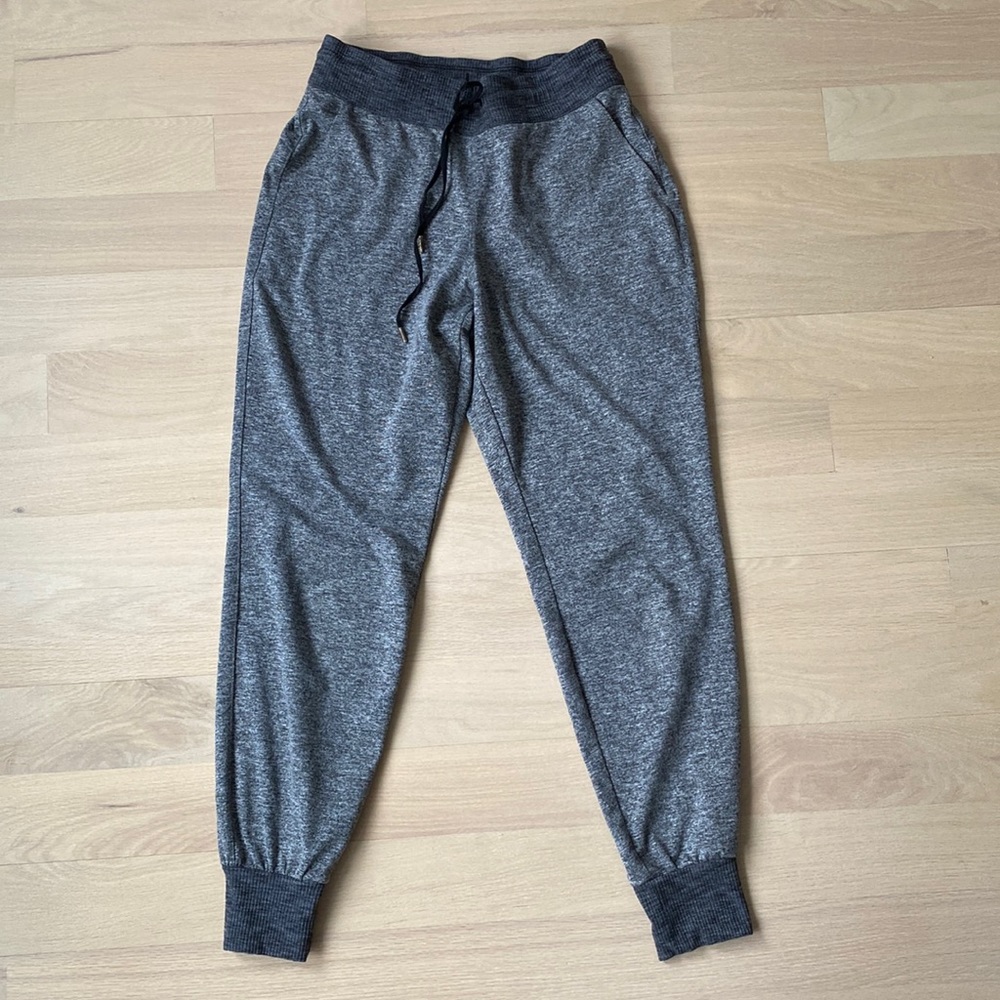 Athleta xs jogger pants. So comfy and flattering! Excellent condition!